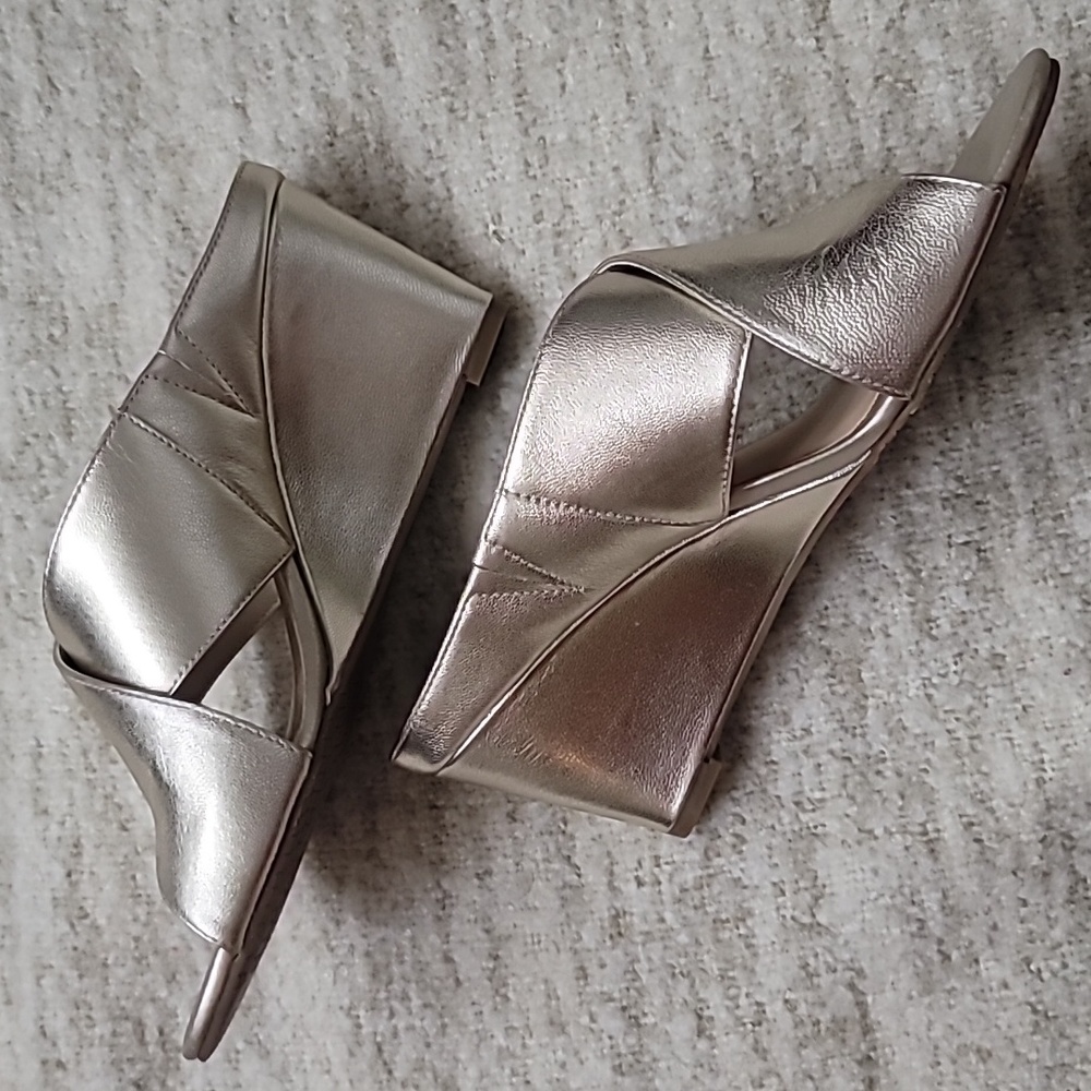 Gold wedges